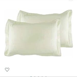 Elegant Cream Pillowcases